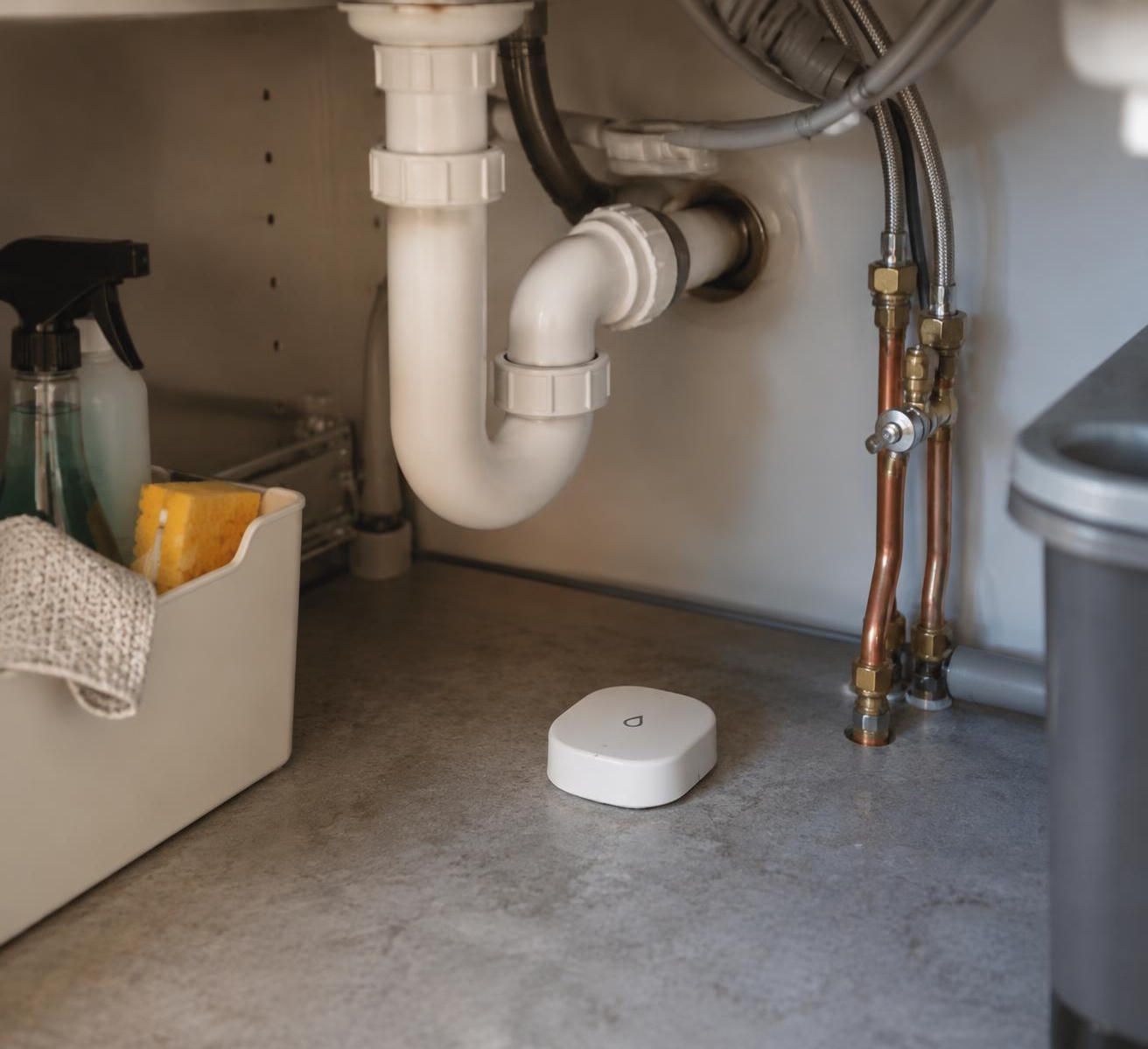 découvrez où placer un capteur de fuite d’eau dans la maison : pièces à risque, emplacements stratégiques et conseils pour prévenir les dégâts.